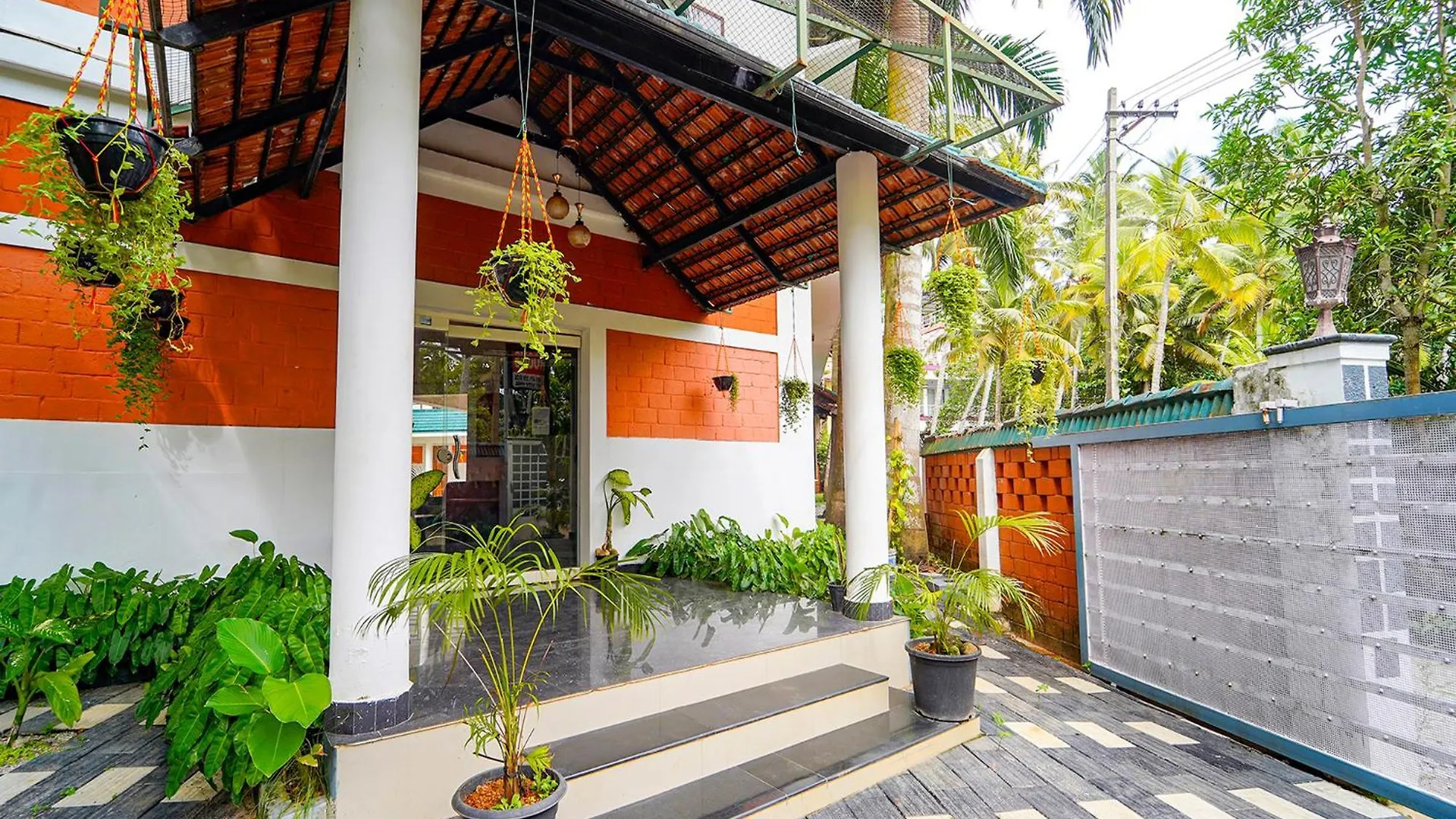 Fabhotel Star Inn Plus - Nr Kovalam Beach